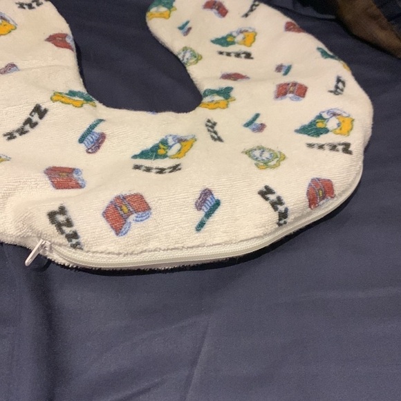 ✏️🆓 with $20purchase Travel Pillow & Kushies Pink & brown burp cloth for babies - Picture 10 of 16